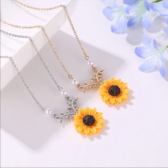 New Romantic Sunflower Pendant Necklace - Picture 4 of 4